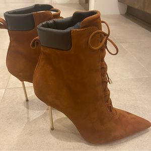 NWT Good American lace up suede booties size 11